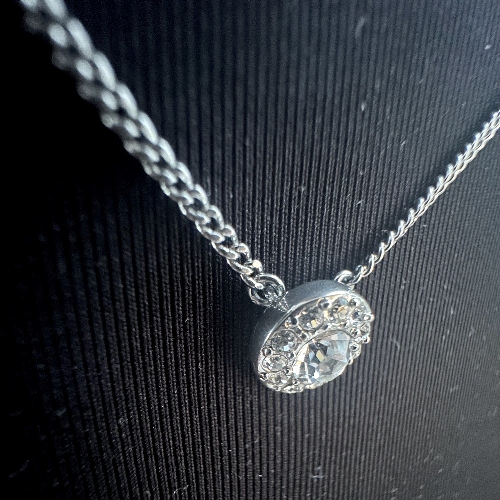 Givency Round Rhinestone Pendant - Picture 3 of 12